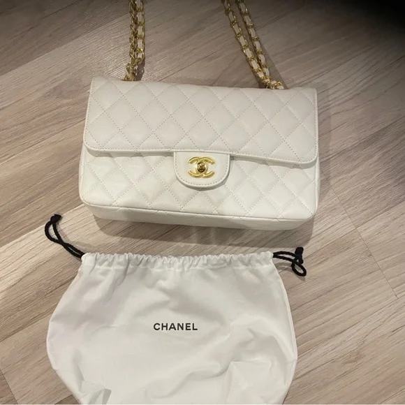 Chanel Ivory Quilted Shoulder Bag - Picture 6 of 9